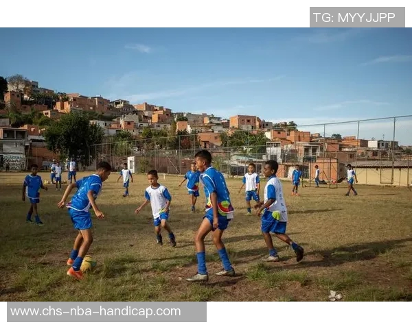 追逐梦想的绿茵场足球人生的荣耀与坚持 追逐梦想的绿茵场足球人生的荣耀与坚持